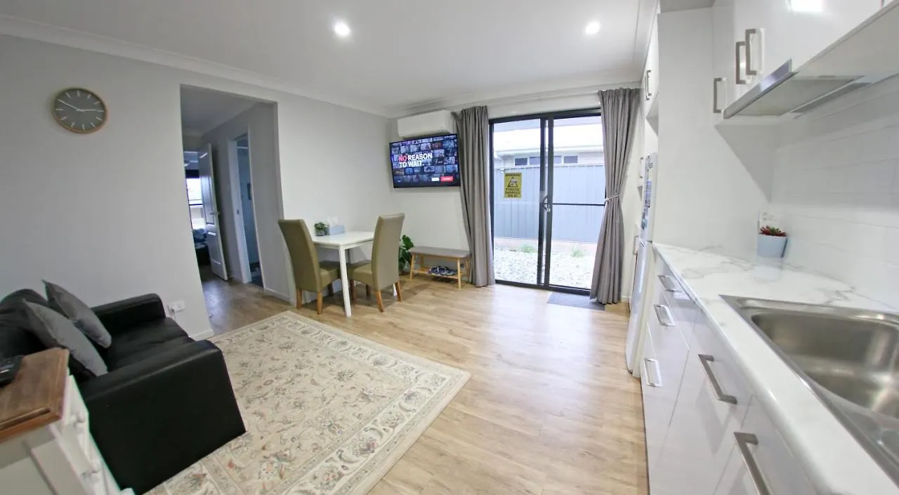 Granny Flat Next To Golf Course Bed and Breakfast Stanthorpe